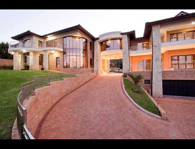 6 BEDROOM HOUSE FOR SALE IN BALLITO CENTRAL
